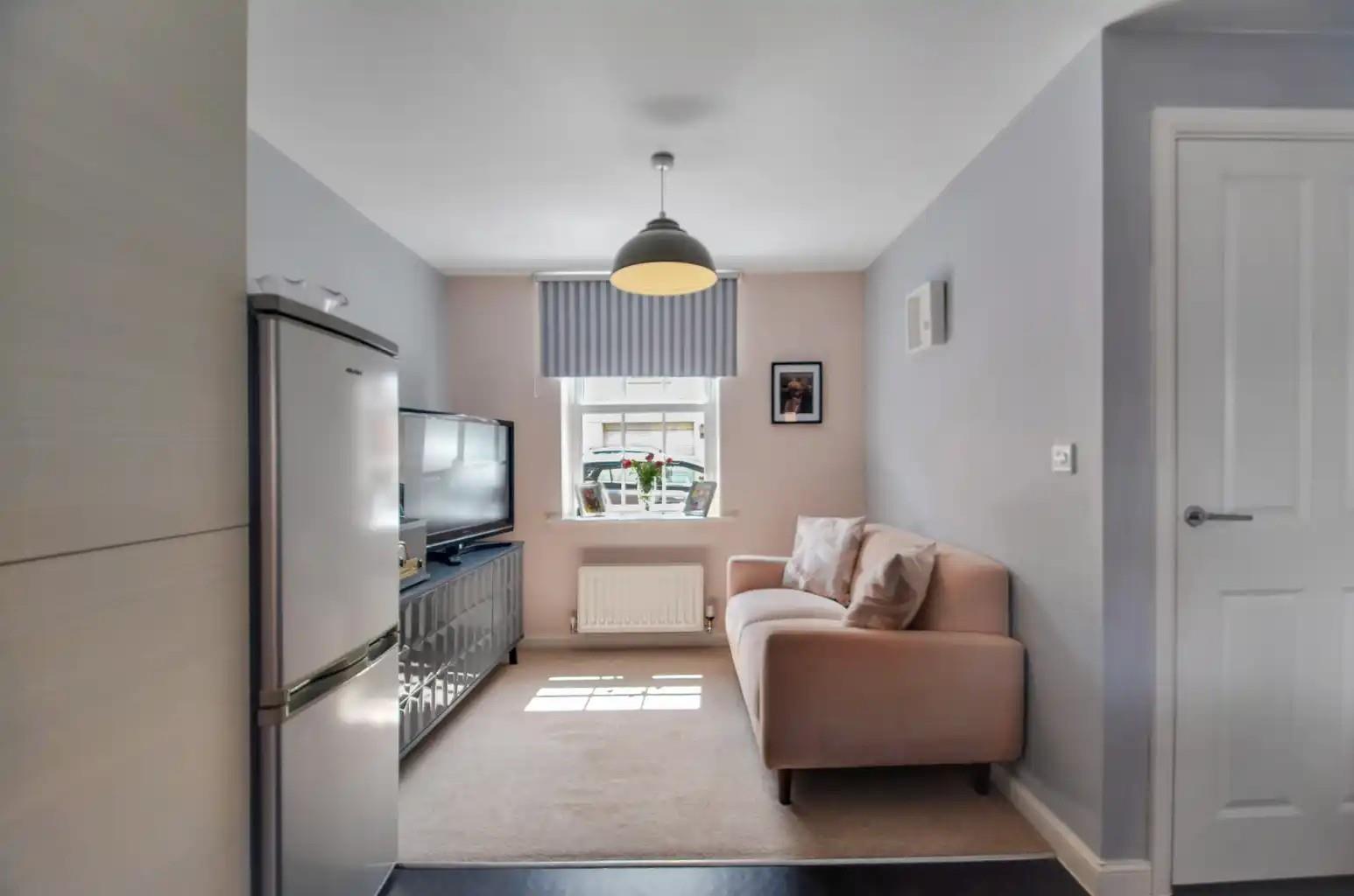 3 bed property in Broad Mead Avenue, Beds